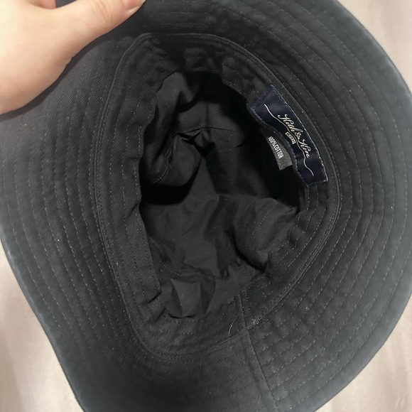 Kith & Kin - Picture 4 of 10